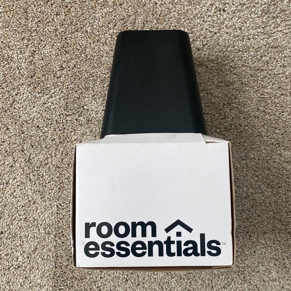 Room Essentials Bed Risers With Power Outlet & USB Port - Picture 3 of 7